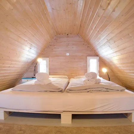 Holiday home Reetdachhus Meduse *